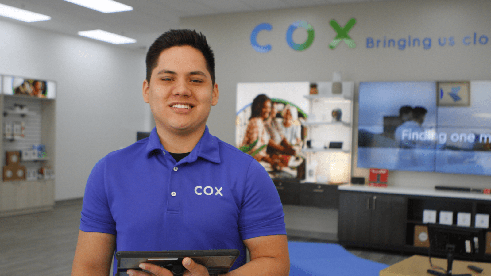 Sales Cox employee in a Cox store